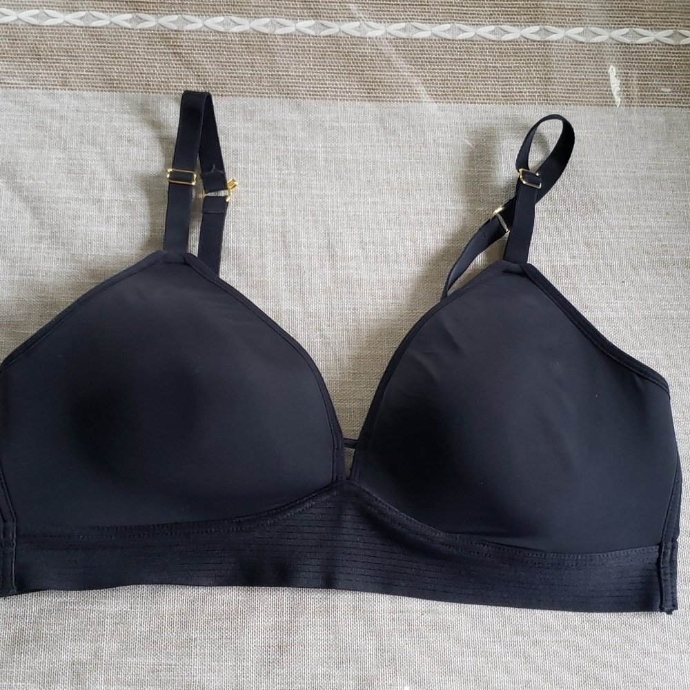 Lively  black padded no under wire bra  size 38C